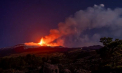Erupție puternică pe Muntele Etna din Italia: o parte a craterului se prăbușește, nor de un kilometru înălțime. Alertă roșie pentru zboruri - VIDEO
