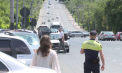 Mai mulți pietonii, care au trecut neregulamentar strada - în vizorul agenților de patrulare. Cu ce amenzi s-au ales - VIDEO
