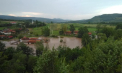 O ploaie torențială, venită din senin, a făcut prăpăd în mai multe orașe din județul român Hunedoara, România: Oamenii au primit mesaje RO-Alert ca să se adăpostească - VIDEO
