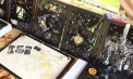 Din sticle sparte, face artă: Un tânăr din Moldova creează tablouri spectaculoase din sticlă reciclată: „Le sparg, le așez și le dau viață” - VIDEO