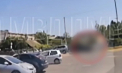 Accident în stânga Nistrului: O persoană a fost lovită de o mașină, în timp ce trecea strada neregulamentar. Imagini de la locul impactului - VIDEO