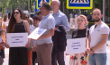 Revoltați de realegerea lui Ciochină, zeci de persoane au cerut dreptate în fața Ministerului Justiției: „Oamenii care omoară nu trebuie să conducă primării” - VIDEO