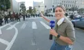 Momentul în care o jurnalistă australiană este împușcată de poliția din LA, în timp ce transmitea în direct de la proteste - VIDEO