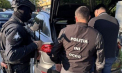 12 percheziții și un prejudiciu de 2 milioane de euro cu peste 30 de victime. Șase persoane, audiate, pentru fraudă cu operațiuni financiare - VIDEO