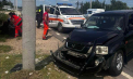 O femeie a ajuns la spital, după ce mașina în care se afla s-a lovit de un stâlp, la Strășeni. Poliția anunță cauza preliminară a accidentului - FOTO
