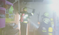 Incendiu la un local din Bălți. Fumul a cuprins acoperișul clădirii. Ce spun pompierii - FOTO