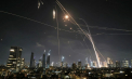 Armata iraniană a lansat cinci valuri de atacuri, cu peste 100 de rachete balistice către Israel. Teheranul a anunțat că atacurile sunt doar începutul unei riposte zdrobitoare și a amenințat că va ataca bazele regionale ale tuturor țărilor, care ajută Israelul să se apere - VIDEO