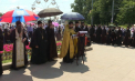 Cu steaguri și icoane în mâini, zeci de preoți și enoriași au cântat și au spus rugăciuni, în paralel cu marșul socialiștilor - VIDEO