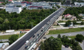 A fost aplicat asfaltul pe cea de-a doua parte a podului Mihai Viteazul din capitală. Nu este clar când exact va fi deschis segmentul, iar șoferii care merg prin zonă spun că sunt obosiți de ambuteiaje - VIDEO