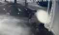 Momentul în care paznicul unui local din capitală, este bătut crunt și lăsat să zacă. Suspectul este căutat de poliție - VIDEO