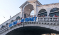 Un grup de locuitori nervoși din Veneția vor să blocheze canalele, pentru a împiedica nunta luxoasă a lui Jeff Bezos cu Lauren Sanchez