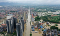 Una dintre cele mai severe inundații din ultimul secol a lovit mai multe regiuni din China. Peste 70.000 de oameni au fost evacuați - VIDEO