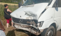 Accident grav pe traseul Cubolta–Sîngerei: O mașină a ajuns într-un șanț, după ce s-a lovit violent cu un microbuz. Imagini de la locul impactului - VIDEO
