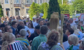 Vizită cu huiduieli la Orhei pentru Recean. Premierul întâmpinat de oameni cu mături și pancarte în mână. Ar fi fost nevoie și de intervenția salvatorilor, care au deschis forțat ușa sălii de ședință - VIDEO
