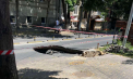 Atenție, șoferi. Un crater uriaș s-a format pe o stradă din capitală, după ce asfaltul s-a surpat. Ce spune primăria - FOTO
