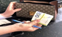 O femeie din capitală - reținută, după ce ar fi șantajat un bărbat solicitându-i 10 mii de euro. Detaliile poliției - VIDEO