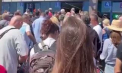 Pasageri nevoiți să aștepte afară, sub soarele arzător, la Aeroportul Internațional Chișinău. Administrația explică situația - VIDEO