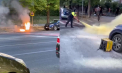 Ardea ca o torță: O trotinetă care a luat foc din mers, în capitală, a fost stinsă de poliție - VIDEO
