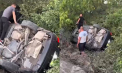 Un copil a fost transportat la spital, după ce mașina în care se afla s-a răsturnat pe șoseaua Balcani. Detaliile poliției - VIDEO
