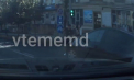 O persoană - transportată la spital, după ce a fot lovită de o mașină pe o trecere de pietoni din capitală. Momentul, surprins de o cameră de bord - VIDEO
