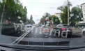 O tânără pe trotinetă - lovită de o mașină, pe o stradă din capitală. Momentul a fost surprins de o cameră de bord - VIDEO