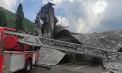 Vânt ca de uragan la Sinaia: infrastructura distrusă, acoperișuri smulse și circulație paralizată. 14 persoane au fost grav rănite - VIDEO