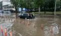 Ploile abundente și vântul puternic au făcut ravagii în toată țara. Salvatorii au deblocat automobile și au defrișat copaci doborâți de vânt. Ce spune IGSU