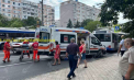 O adolescentă de 13 ani - transportată la spital, după ce a fost lovită de un troleibuz în capitală. Imagini de la locul impactului - VIDEO
