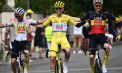 Tadej Pogacar obține al patrulea titlu în Turul Franței. Wout van Aert câștigă etapa finală - VIDEO
