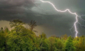 Cod galben, emis de meteorologi. Se prevăd ploi cu descărcări electrice