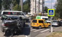 Accident în capitală. Un automobil s-a ciocnit violent cu un microbuz. Imagini surprinse de martori - VIDEO