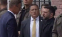 Zelenski își schimbă stilul vestimentar înaintea întâlnirii cu Trump: trece de la o ținută casual, cu tricou, la un sacou clasic - VIDEO