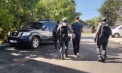 Trei membri ai unei gupări specializate în migrație ilegală au fost reținuți pentru 30 de zile. Ce a găsit poliția în urma perchezițiilor la aceștia - VIDEO