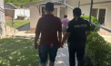 Un bărbat din Soroca - reținut, după ce a furat din locuințe bani și bijuterii de peste 80 de mii de lei. Ce pedeapsă poate primi - VIDEO