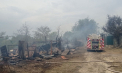 Incendiu de vegetație în apropierea gării din orașul Cantemir. Pentru lichidarea flăcărilor au intervenit trei echipe de pompieri - FOTO