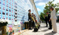La Kiev, în plin război, a răsunat imnul de stat și a fost ținut un minut de reculegere pentru eroii căzuți pe front, iar trimisul special american, Keith Kellogg, a fost decorat cu Ordinul de Merit al Ucrainei - VIDEO