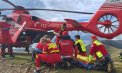 Patru tineri au murit, iar unul se află în stare gravă la spital, după ce s-au răsturnat cu mașina într-o prăpastie, în Munții din România 