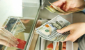 Curs valutar BNM pentru 27 august. Cât costă un euro și un dolar - FOTO
