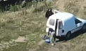 Tentativă de pescuit ilegal dejucată de polițiștii de frontieră: Doi bărbați, prinși în timp ce încărcau peștele prins din râul Prut în mașină. Imagini filmate cu drona - VIDEO
