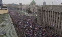 Străzile Belgradului, pline de tăcere și revoltă: Zeci de mii de oameni au mărșăluit în memoria victimelor gării prăbușite și au cerut schimbare politică - VIDEO
