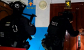 Bani, tehnică IT, carduri bancare și documente, confiscate în nordul țării: Poliția investighează finanțarea ilegală a protestelor. Două persoane au fost reținute – VIDEO