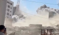 Momentul în care un bloc turn din oraşul Gaza se prăbușește după o lovitură a armatei israeliene - VIDEO
