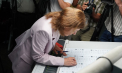 2 472 de buletine de vot - tipărite pentru alegătorii care au optat pentru a vota prin corespondență la alegerile parlamentare. Cum arată acesta - VIDEO