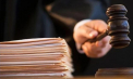 Doi agenți de pază ai unei companii private - trimiși pe banca acuzaților, după ce au bătut un tânăr la o stație PECO din Ialoveni. Câți ani ar putea sta la închisoare