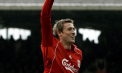 „Marele” Peter Crouch a revenit pe terenul de fotbal, însă, de această dată, în calitate de... mascotă - VIDEO