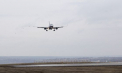 Pentru 164 de pasageri ai unui avion, zborul s-a încheiat cu clipe de groază, după ce trenul de aterizare s-a rupt la impactul dur cu pista - VIDEO