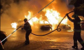 Momentul în care cele patru automobile dintr-o parcare de la Goianul Nou iau foc, surprins de o cameră de supraveghere: Ar fi vorba de o incendiere - VIDEO