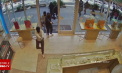 Furt ca în filme în statul american California. Cel puțin 25 de indivizi mascaţi au spart un magazin de bijuterii şi au furat marfă de un milion de dolari. - VIDEO