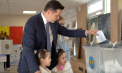 Tudor Ulianovschi a venit la secția de votare însoțit de soție și cele trei fiice. A spus că își dorește „o familie europeană, dar cu valori tradiționale” - VIDEO