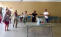 Moldovenii din Barcelona s-au prins într-o horă, chiar în secția de votare. Vezi momentul - VIDEO